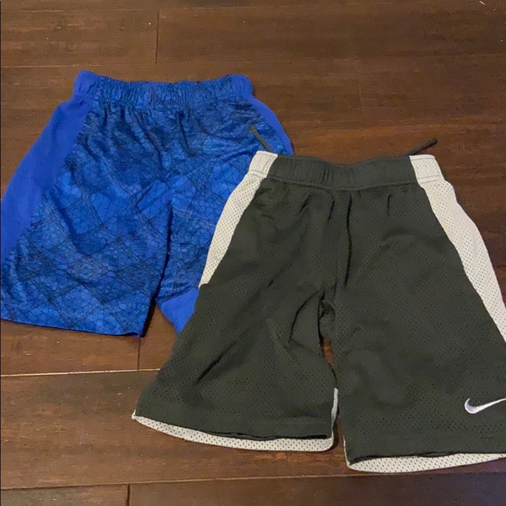 BUNDLE ! 2 Nike Shorts